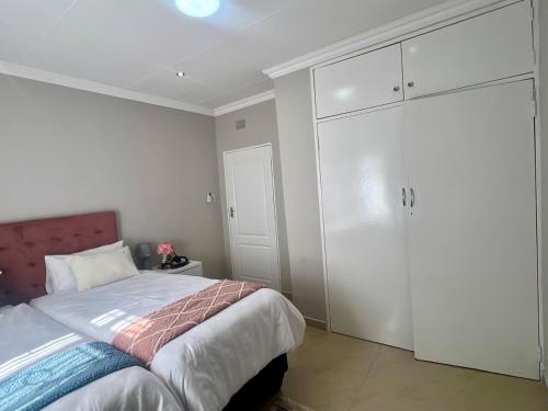 Ένα ή περισσότερα κρεβάτια σε δωμάτιο στο The Treat