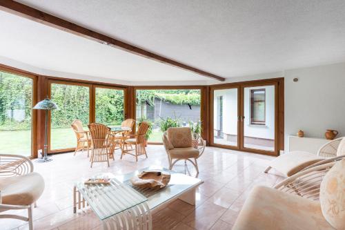 a living room with a couch and a table and chairs at Haus Windhook in Dierhagen