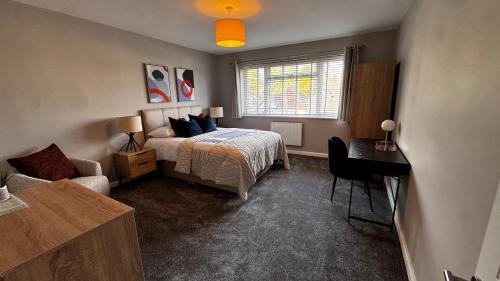 Postel nebo postele na pokoji v ubytování Beautiful apartment in Claygate Close to London