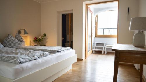 a bedroom with two beds and a window at Pension Hanslmann in Steinbach am Attersee
