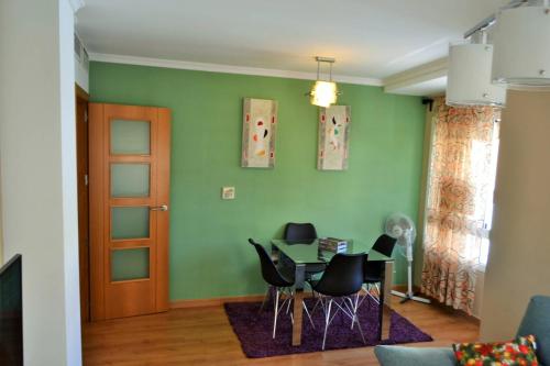 Posedenie v ubytovaní Modern Apartment Málaga 80 m² + Balcony