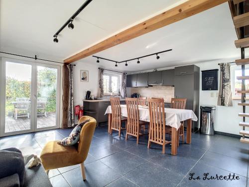 a kitchen and dining room with a table and chairs at Holiday home le Lurçon et la Lurcette in Libin