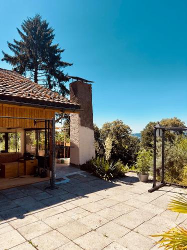 El edificio en el que está la casa vacacional