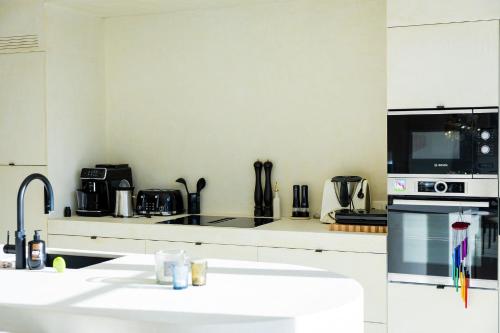 Foto Souljoy Sanctuary - luxury Holiday design House with 7 rooms, 6 bathrooms for 14 people 6