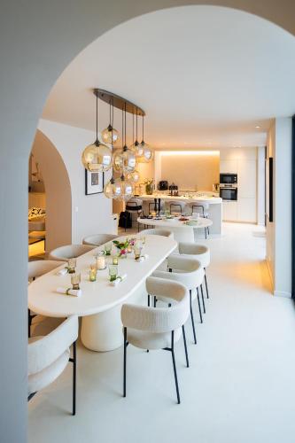 Foto Souljoy Sanctuary - luxury Holiday design House with 7 rooms, 6 bathrooms for 14 people 2