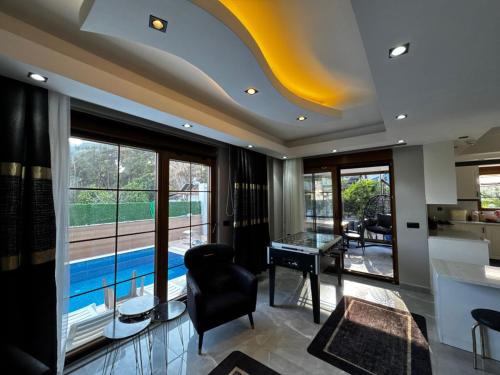 Bazén v ubytování Villa Aile nebo v jeho okolí