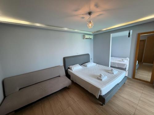 Postel nebo postele na pokoji v ubytování Hotel Parthenon Rodos city