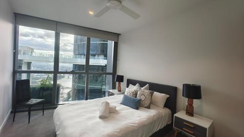 Un ou plusieurs lits dans un hébergement de l'établissement Queen's Wharf Apartments