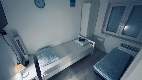 a small room with two beds and a window at Sibejdo 1&2 in Varaždin