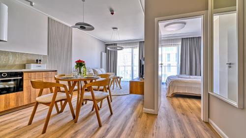 Rezydencja Niechorze D309 Eco Boho 2 sypialniami z Basenem, Sauną, Jacuzzi, przy samej PLAŻY - 5D Apartments