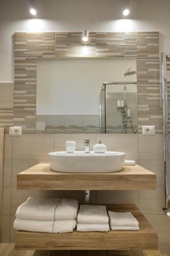 a bathroom with a sink and a mirror at L'Orchidea Blu in Pianillo