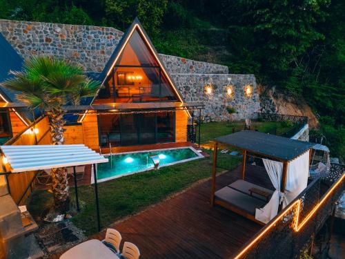 Fotografie z fotogalerie ubytování BungoRise Teras Heated Pool and Lake View v destinaci Sapanca