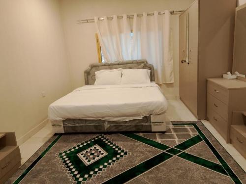 سرير أو أسرّة في غرفة في Green Resort Hotel AL khaburah