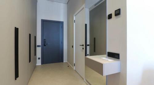 a hallway with a blue door and a desk at Light House 2 in Mekhrably