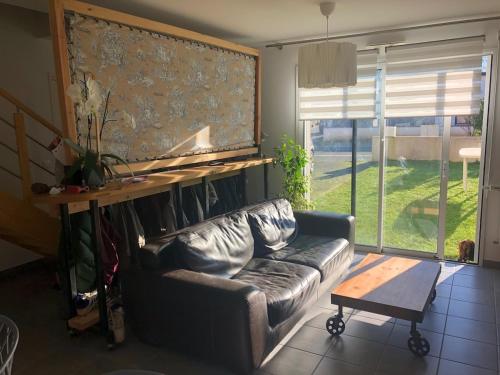 Χώρος καθιστικού στο Maison neuve dans quartier tranquille
