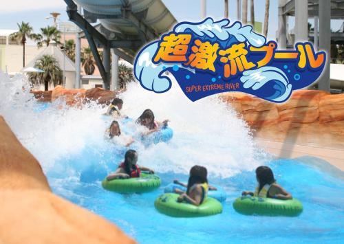 a group of children riding a wave ride at a water park at Sanco Inn Kuwana Ekimae in Kuwana