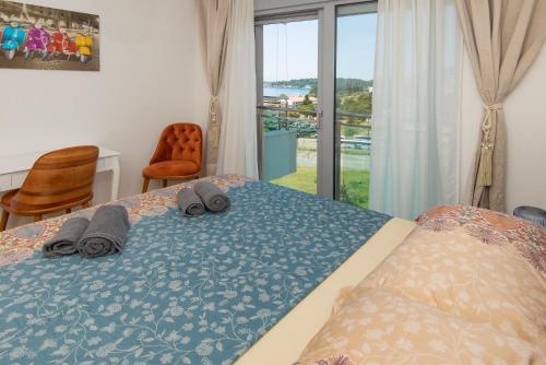Ένα ή περισσότερα κρεβάτια σε δωμάτιο στο Lovely onebedroom Becici