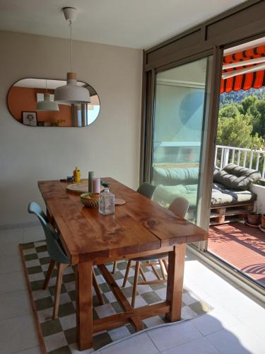 Appartement pour 3 à 4 personnes dans le 8eme arrondissement de Marseille, dans la colline et à 5 minutes à pied de la mer
