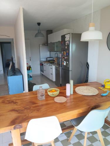 Appartement pour 3 à 4 personnes dans le 8eme arrondissement de Marseille, dans la colline et à 5 minutes à pied de la mer
