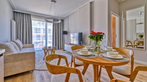 Rezydencja Niechorze D307 Eco Boho z Basenem, Sauną, Jacuzzi, przy samej PLAŻY - 5D Apartments