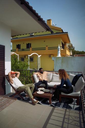 Posezení v ubytování Lisbon Coastal Retreat