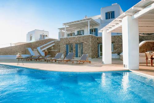 Villa Enthera Mykonosの敷地内または近くにあるプール