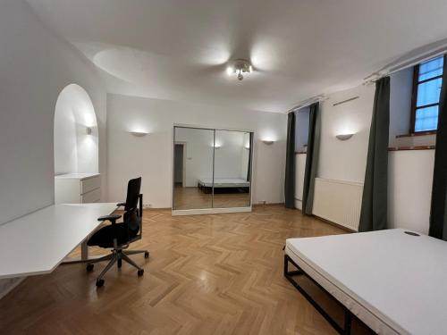 Room close to Karlsplatz, shared apartment