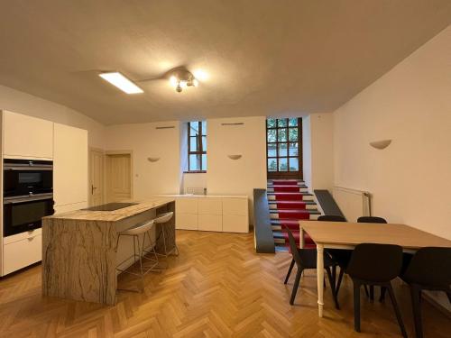 Room close to Karlsplatz, shared apartment, no private bathroom