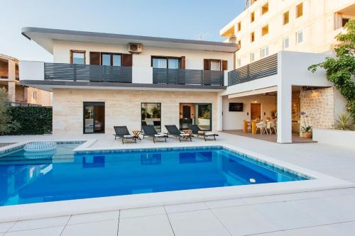 heated pool apartment KaLeGa