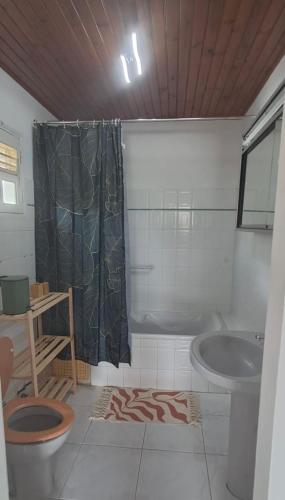 Koupelna v ubytování Villa 4 P, 3 chambres, avec jardin Ti'kaz Groot