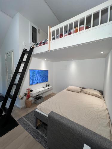 Ένα ή περισσότερα κρεβάτια σε δωμάτιο στο Cozy and modern studio house