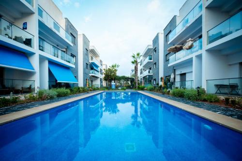a swimming pool in front of a building at Garden Bay Signature AppartHotel in Casablanca