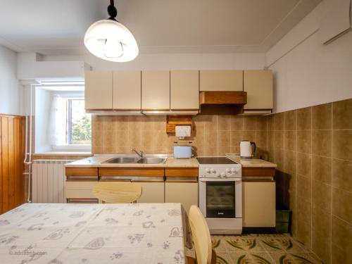 Dapur atau dapur kecil di Istrian Countryside Escape at Casa Emiliano
