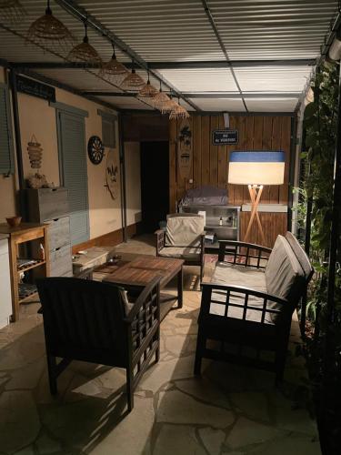 Χώρος καθιστικού στο mobile home dans un coin de paradis