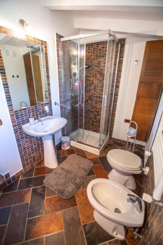 a bathroom with a sink and a toilet and a shower at LA CESA Holiday House in San Felice Circeo