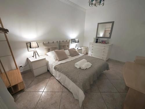 Postel nebo postele na pokoji v ubytování Chambre dans villa avec SDB WC et piscine privée