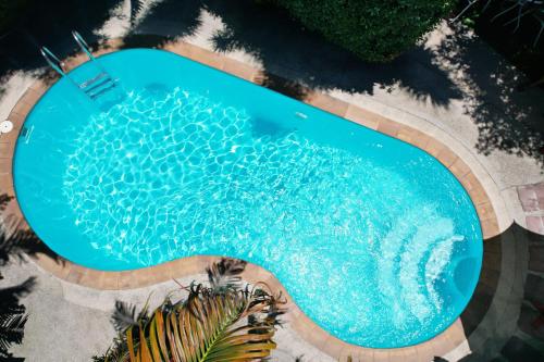 an overhead view of a swimming pool at Leon Oasis Nai Harn in Rawai Beach