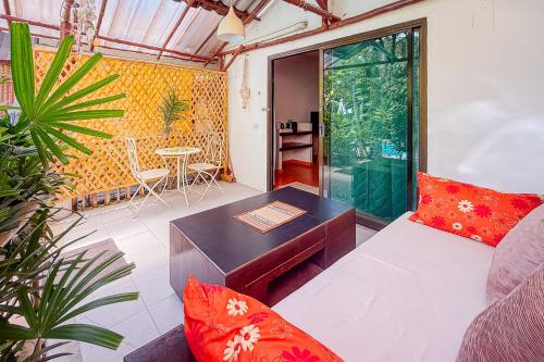 Гостиная зона в Leon Oasis Nai Harn