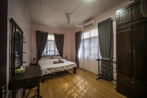 Ένα ή περισσότερα κρεβάτια σε δωμάτιο στο Private Pool Homestay Al-Qari