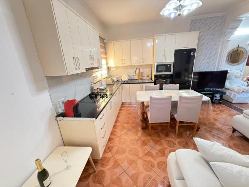 Η κουζίνα ή μικρή κουζίνα στο Babas House