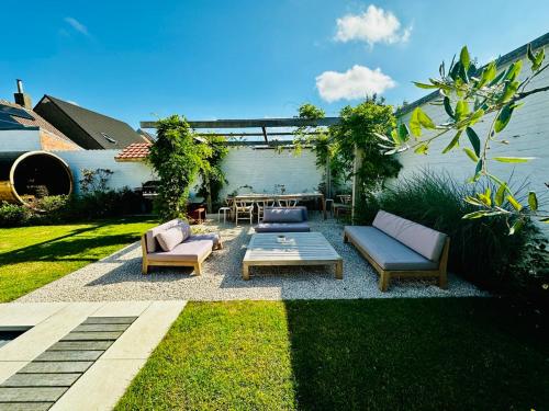 Foto Souljoy Sanctuary - luxury Holiday design House with 7 rooms, 6 bathrooms for 14 people 1