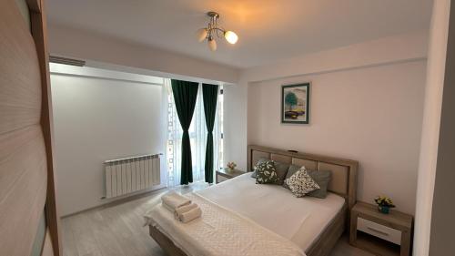 a bedroom with a bed and a large window at Apartamentul Verde in Tulcea