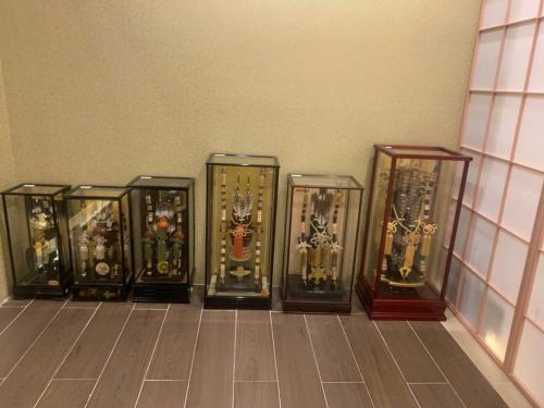 a row of different clocks in a room at Lynn Times Thanh Thuỷ hotspring-KS 35 tầng- My Home in Phú Thọ