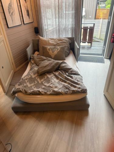 Postel nebo postele na pokoji v ubytování Very centrally located apartment with free parking