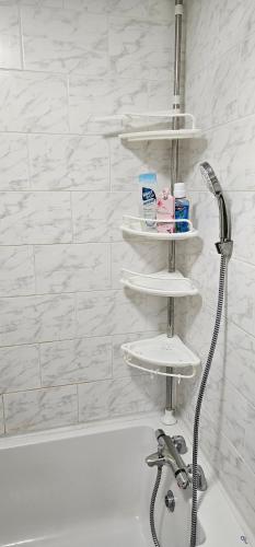 Ένα μπάνιο στο Modern Double Room with Desk,Netflix, Wifi and Free Parking Near Wellingborough Centre