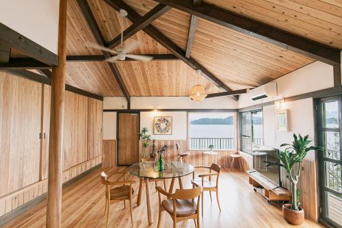 a dining room with a table and chairs at Villa Classico Itoshima in Itoshima
