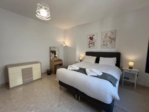 a bedroom with a large bed in a room at Spacious house with roof-terrace in Mellieħa