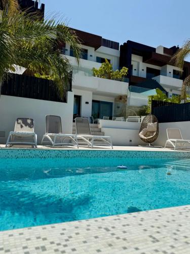 Luxury Beachfront Villa with Private Pool by Leo Apartments