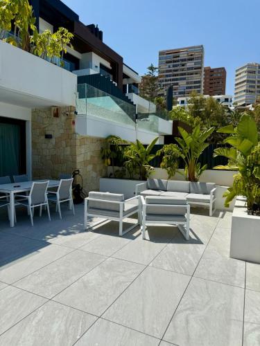 Luxury Beachfront Villa with Private Pool by Leo Apartments