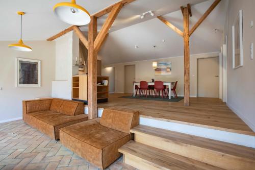 a living room with a couch and a table at Große Wohnung mit Loggia in Templin